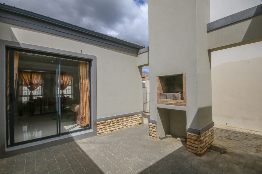 4 Bedroom Property for Sale in Fairview Golf Estate Western Cape